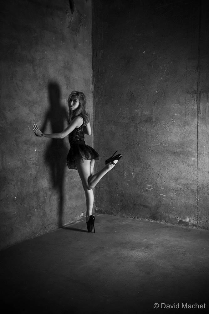jenny suv femme genève modèle mannequin suisse maquilleuse danseuse ballet ballerine noir blanc charme artistique