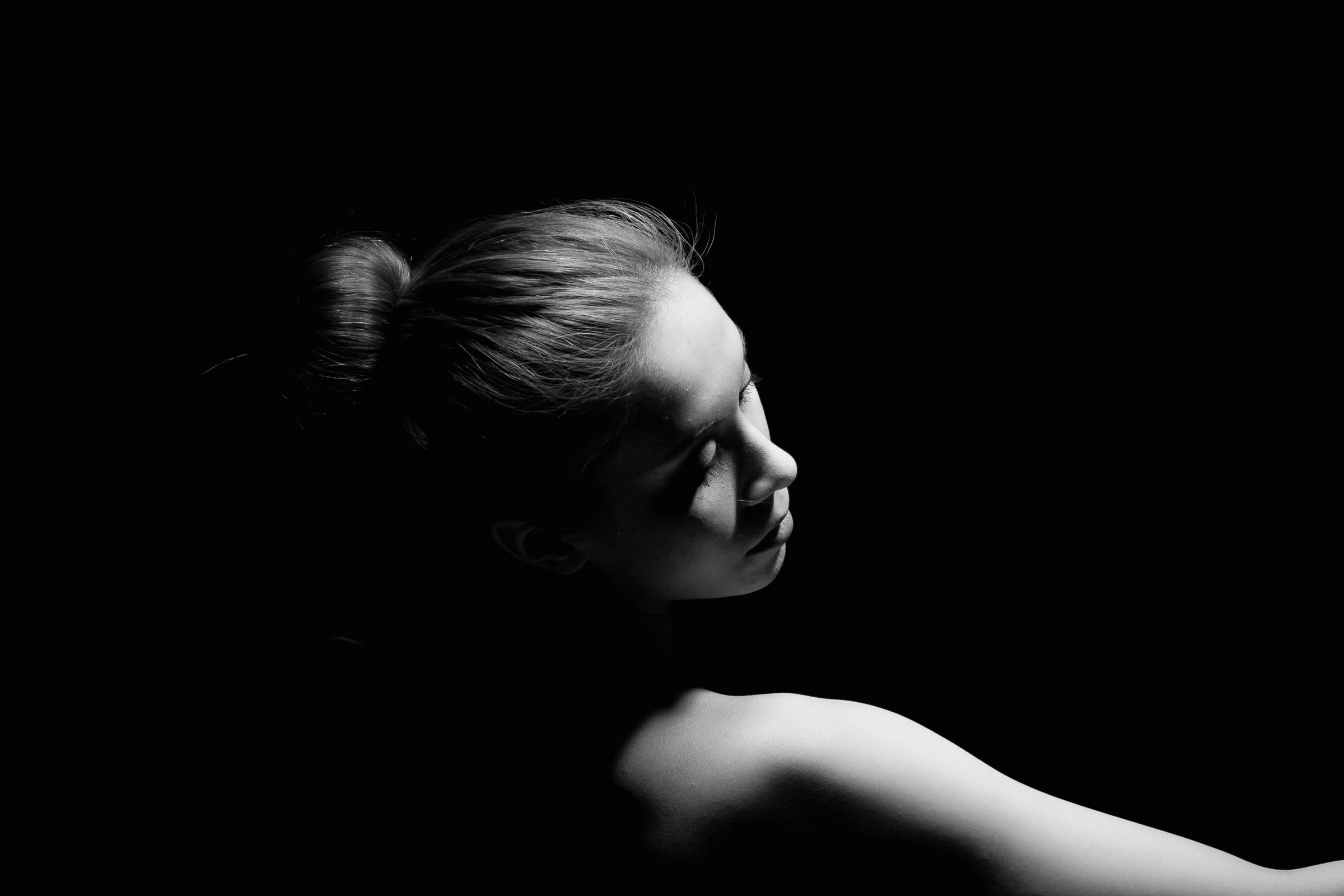 jenny suv femme genève modèle mannequin suisse maquilleuse danseuse nu noir blanc charme artistique portrait
