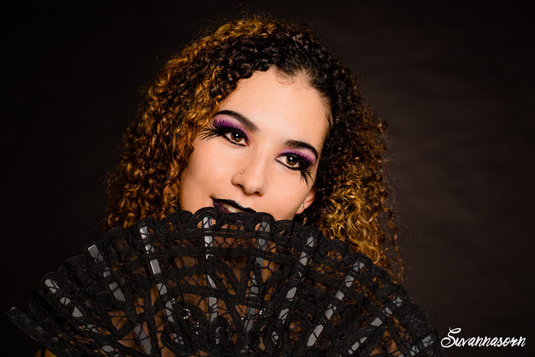suvannasorn maquillage beauté femme genève maquilleuse artiste photographe gothique violet