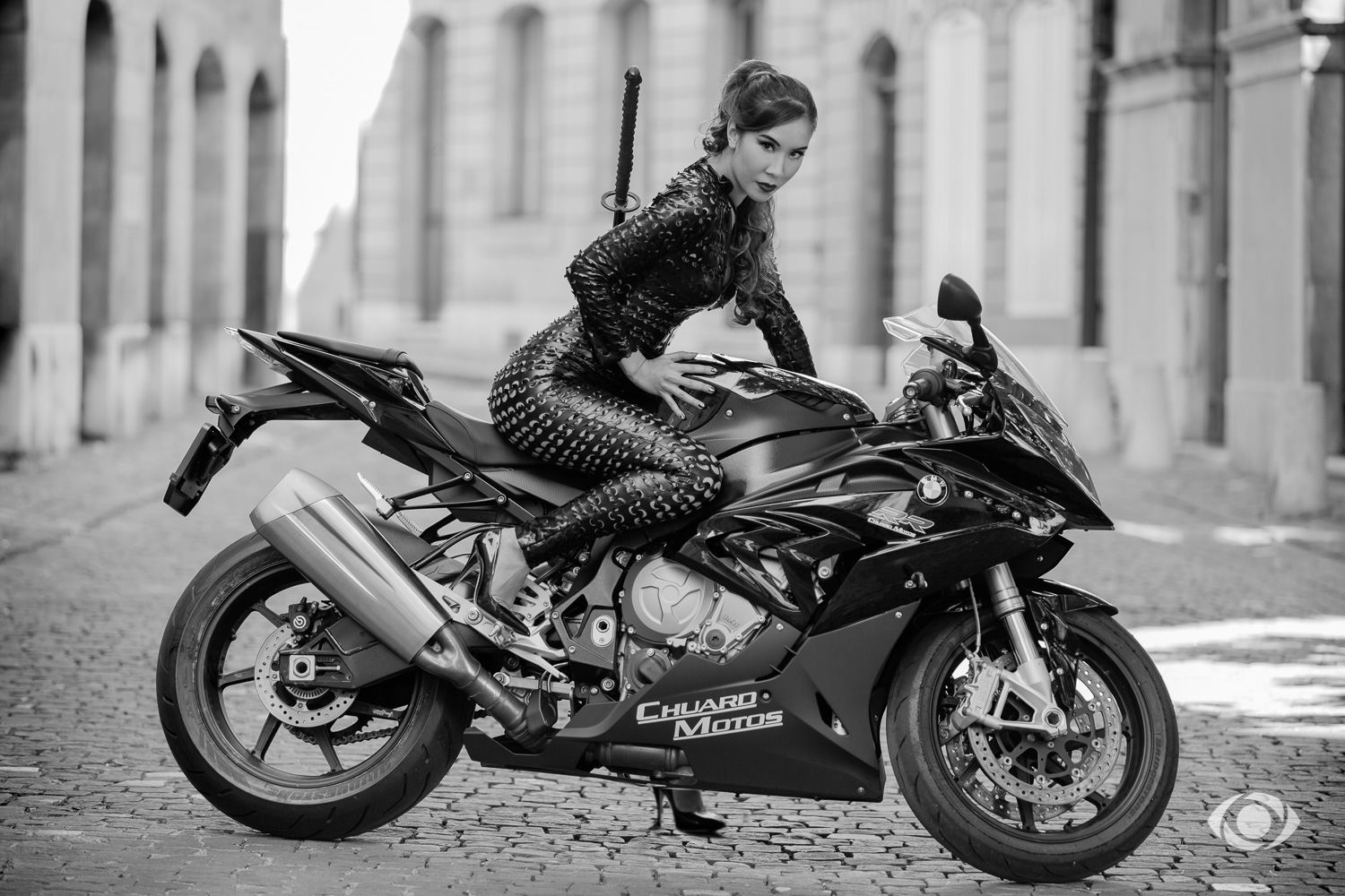 moto jenny suv femme modèle mannequin mode fashion bmw genève suisse maquillage maquilleuse coiffeuse